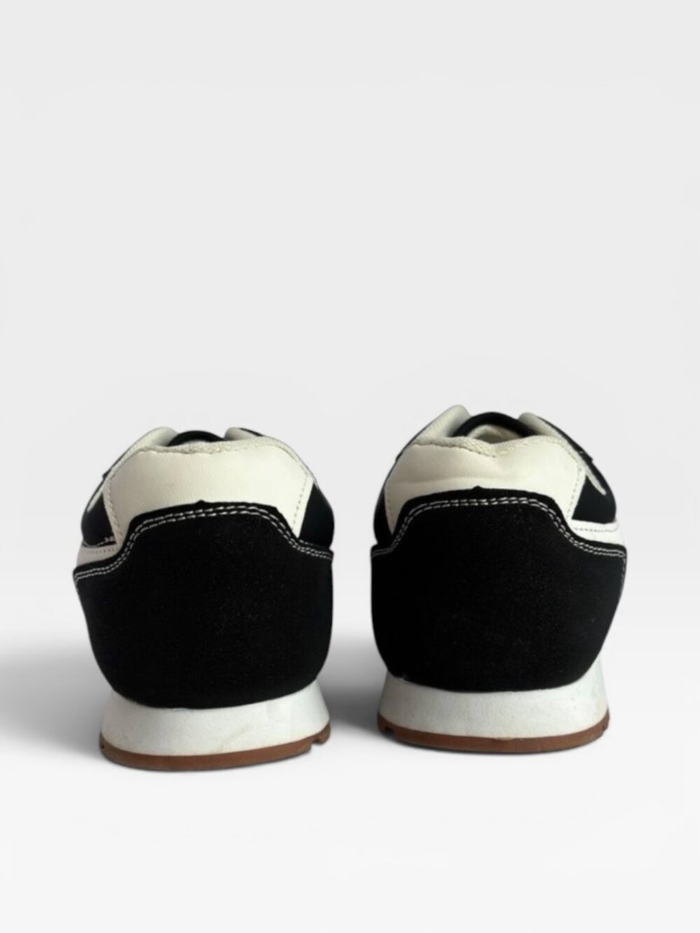 Black White Retro Sneakers Lace Up Athletic Casual Shoes Gum Sole Size 7.5 - Picture 3 of 11